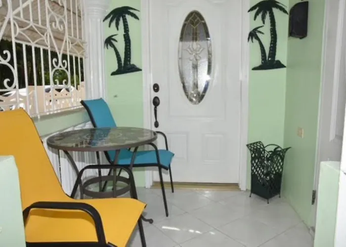 Aileen Palm Cove Ja