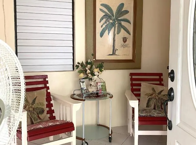Aileen Palm Cove Ja *